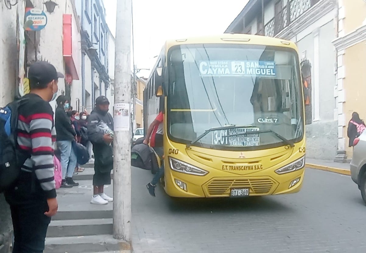 Autorizan a 1 mil 400 unidades para el servicio de transporte escolar