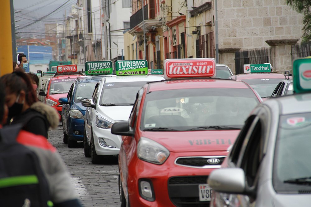 Transportistas evalúan realizar marcha rodante