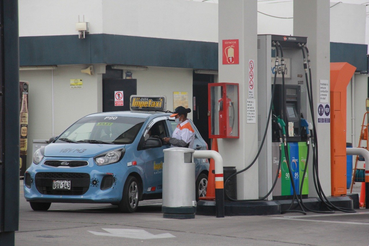 Precio de combustibles subió desde ayer en Arequipa