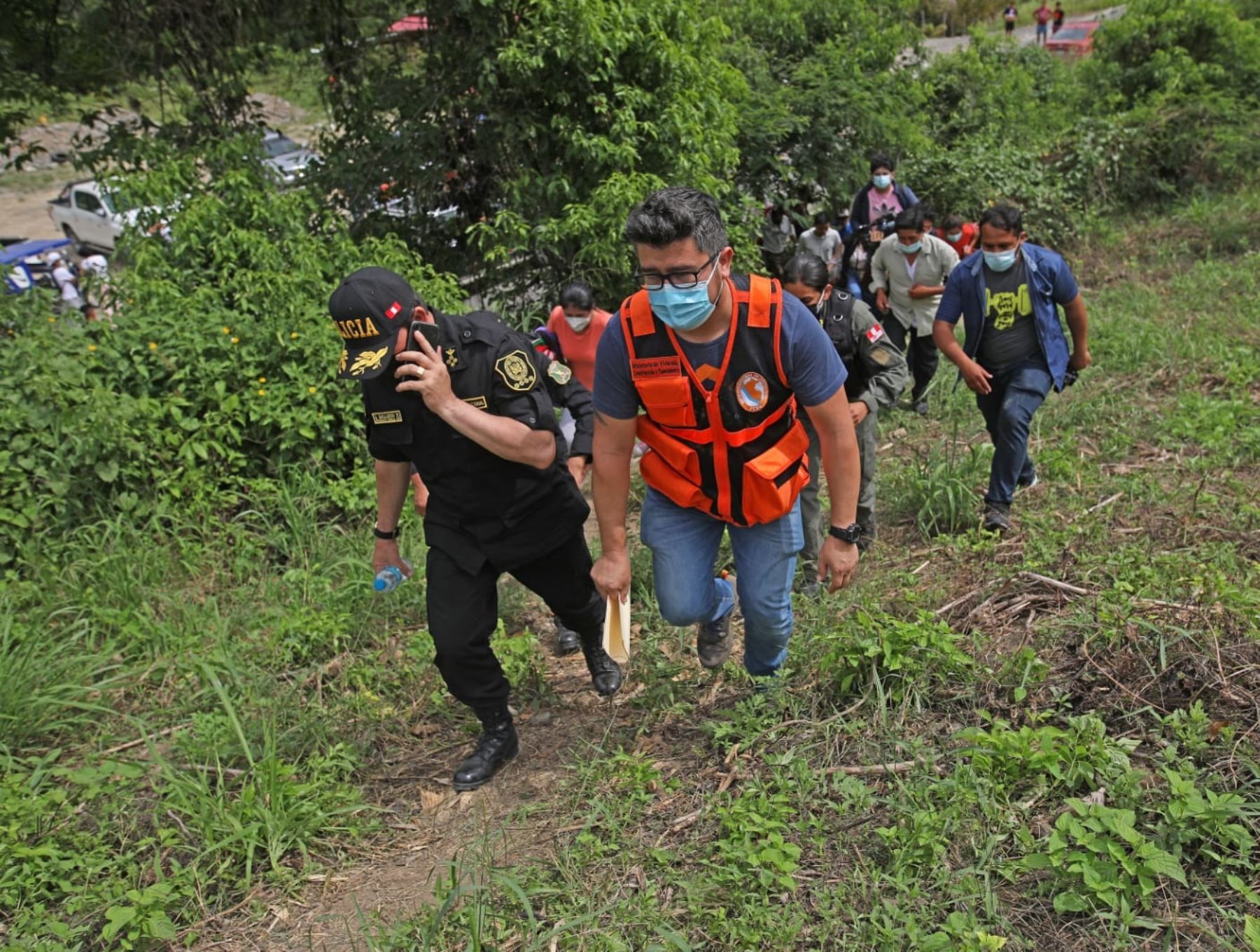 Ministro Gadivia coordina atención para afectados por sismo