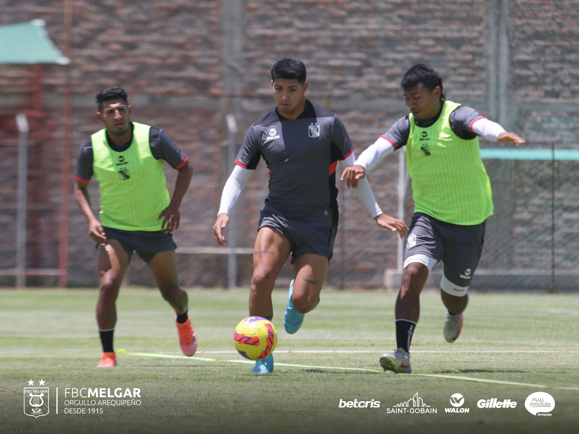 Vacunatorio de colegio se traslada a estadio Umacollo