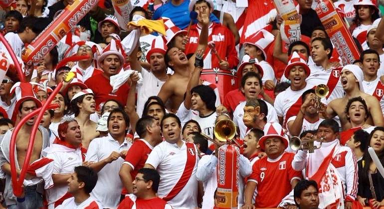 Dos mil hinchas peruanos alentarán a Blanquirroja