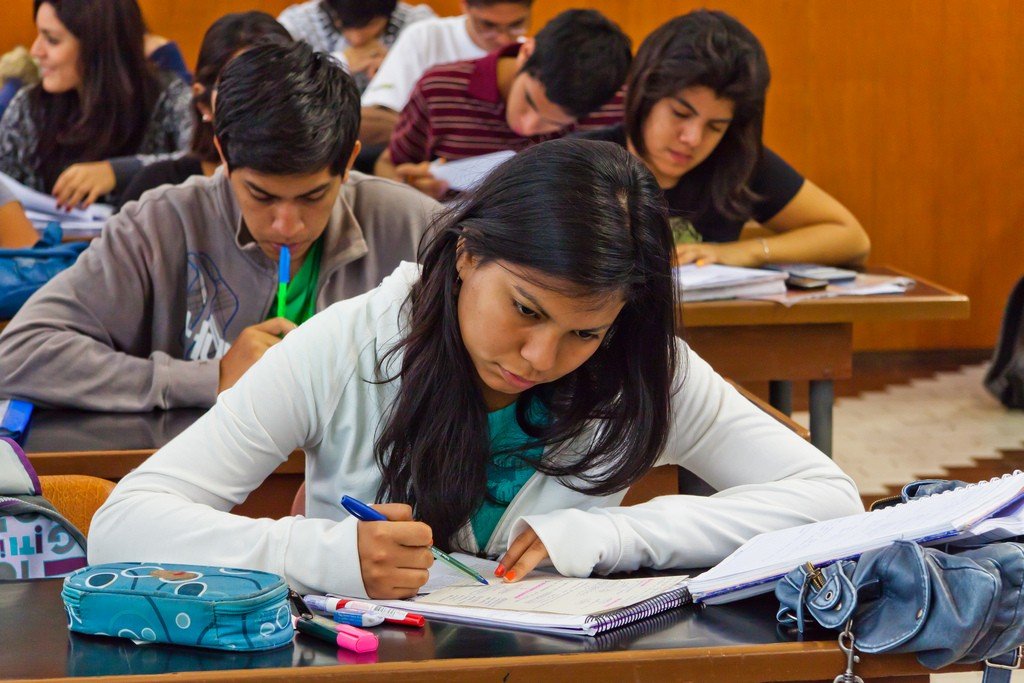 Crisis Universitaria Peruana - Diario El Pueblo