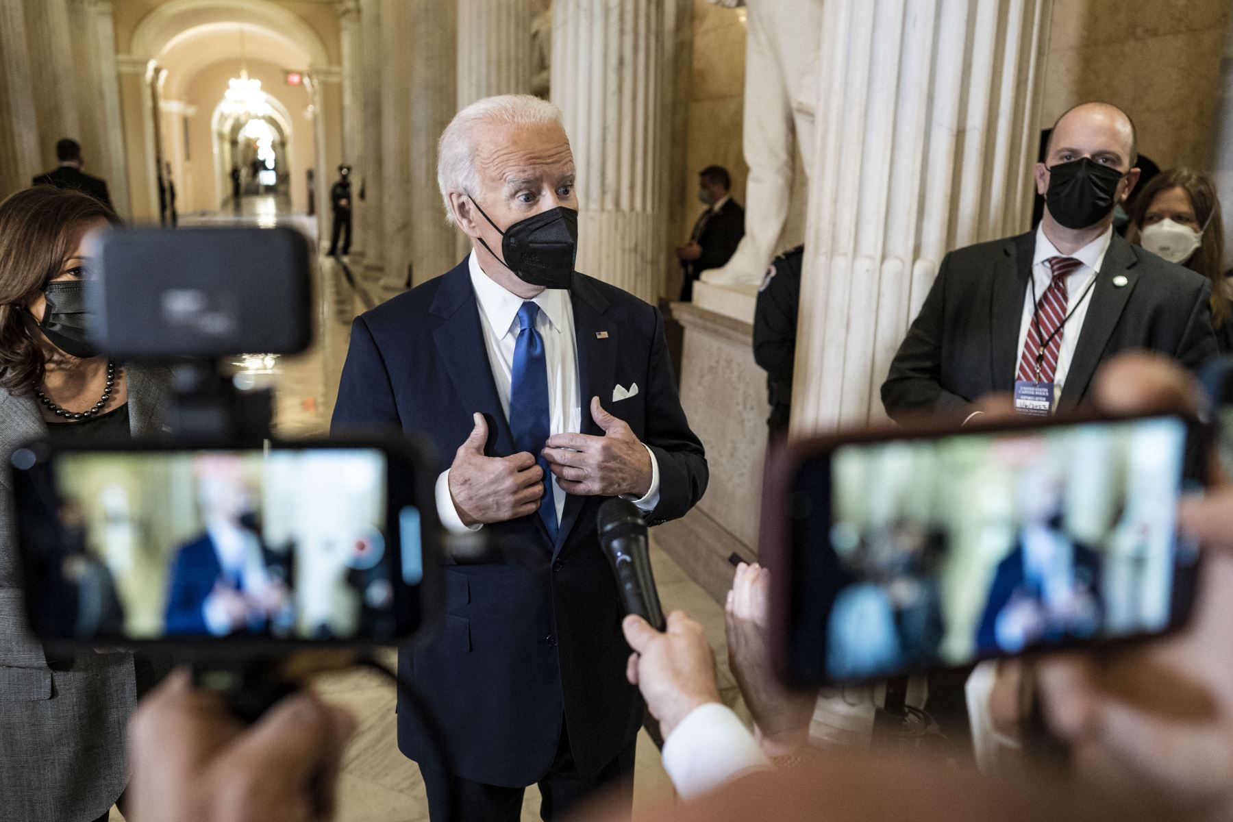 «EEUU ha vuelto al trabajo», dice Biden tras datos positivos de empleo