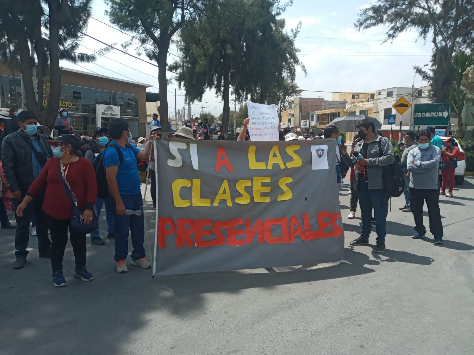 Exigen 100% de presencialidad en el colegio Independencia