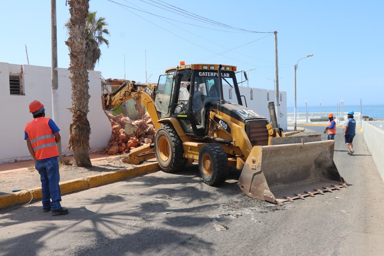 Inician demolición de ex hotel de turistas