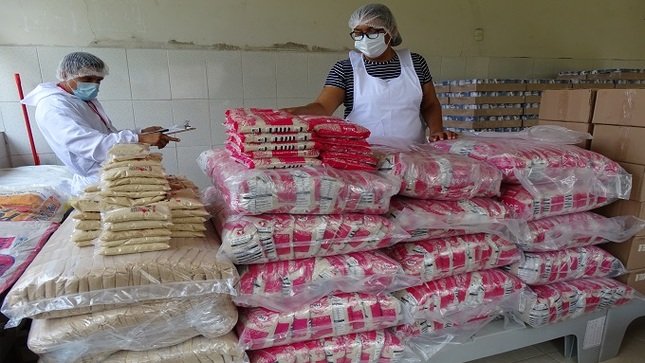 Padres de familia confunden arroz fortificado con plástico