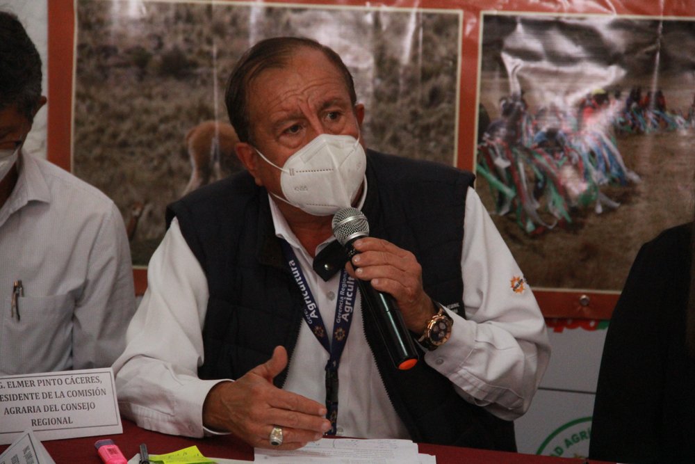 Agricultores exigen salida del gerente del sector por “traidor”