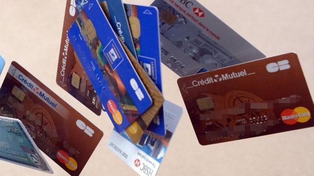 Detienen a 3 por hurtar tarjetas de crédito y realizar compras