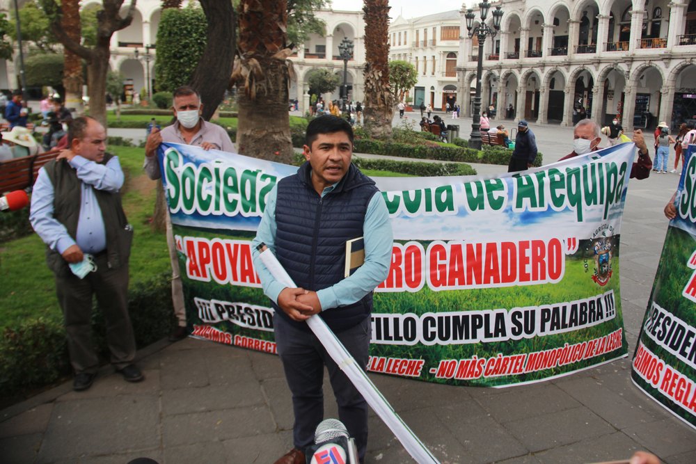 Hoy los ganaderos lecheros paralizan sus actividades