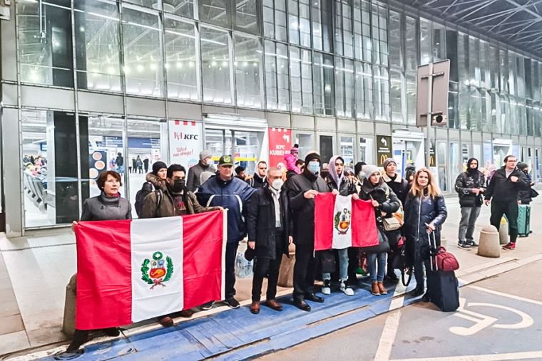 Repatriación de peruanos en Ucrania continuará por grupos