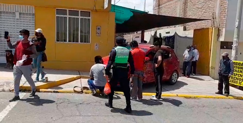 Accidente entre bus del SIT y vehículo deja una familia herida