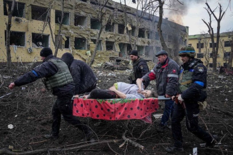 Al menos 17 adultos heridos en bombardeo de hospital en Ucrania