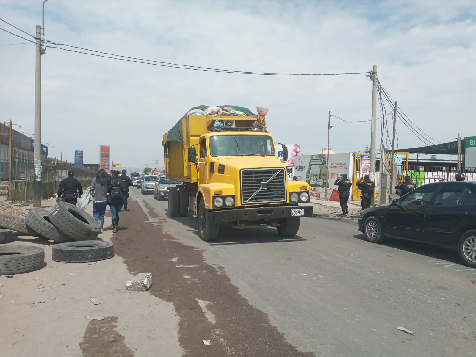 Transportistas dieron ayer tregua para paso de alimentos