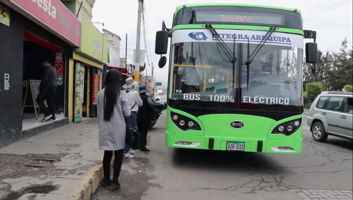 Alcalde Candia buscará implementar 25 buses eléctricos antes de culminar su gestión