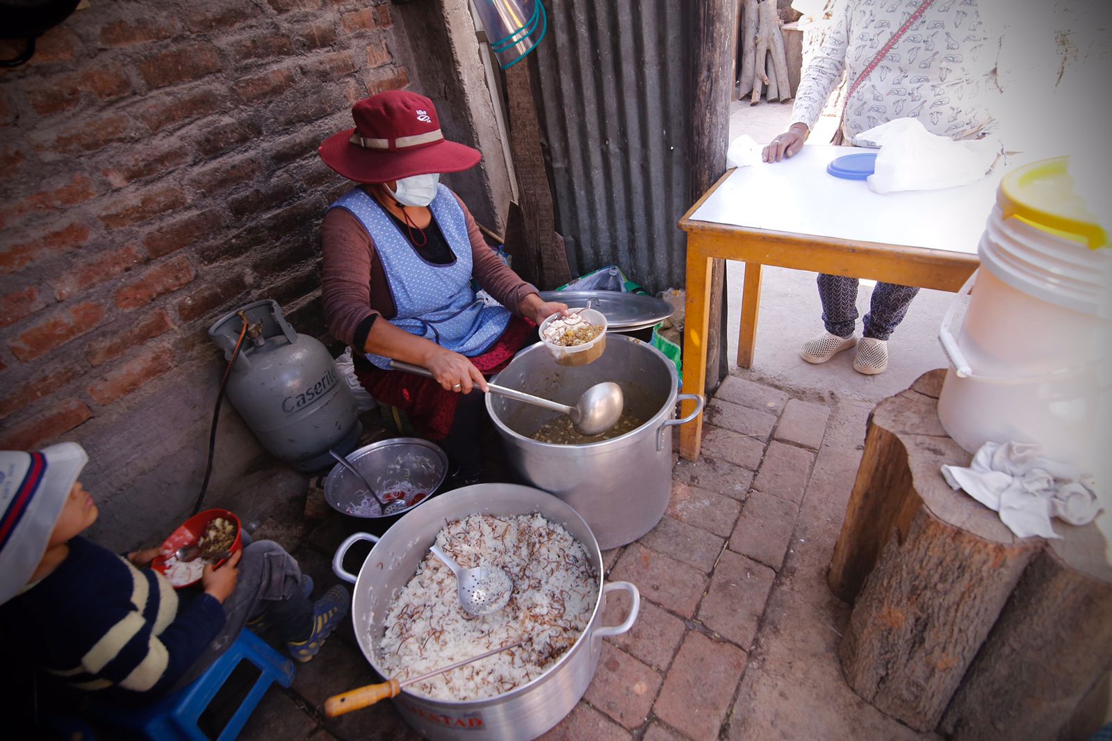 Entregaron 20 mil conservas de jurel en latas oxidadas