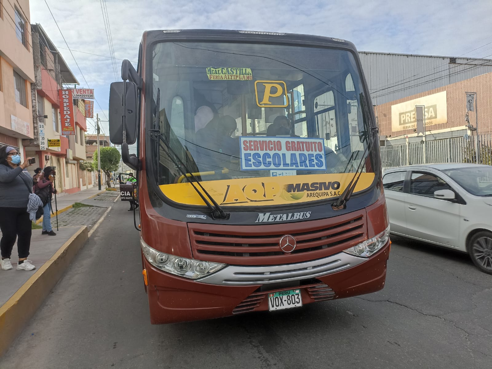 Dos buses trasladarán gratuitamente a escolares de pueblos jóvenes