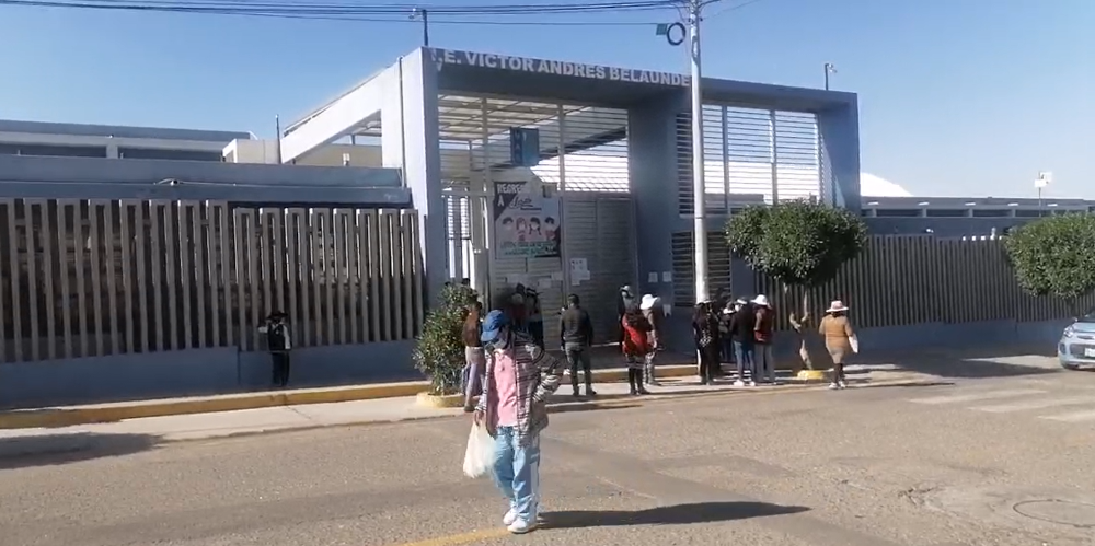 Padres de familia piden la contratación de nuevo docente