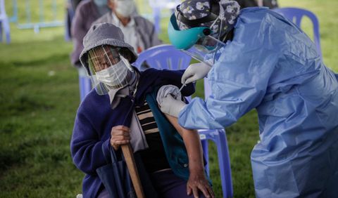 Baja afluencia de adultos mayores para cuarta dosis de refuerzo