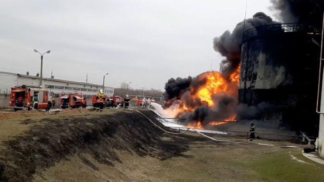 Ucrania bombardea depósito de combustible en zona rusa