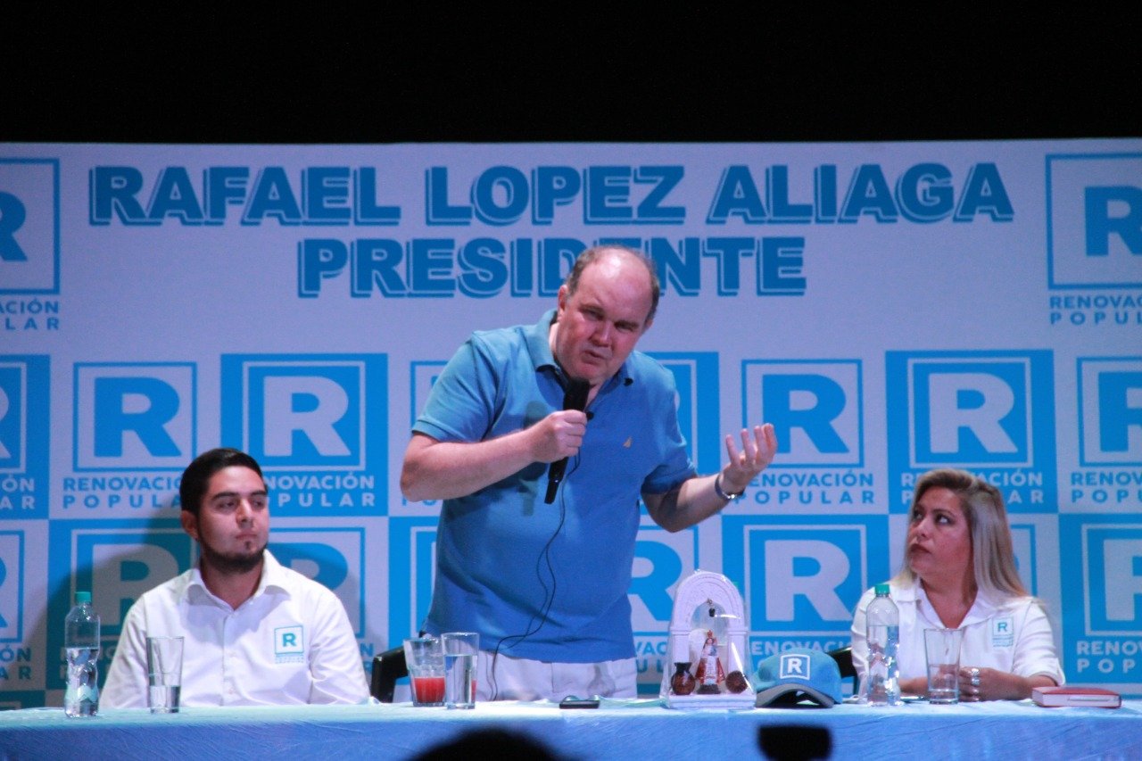 López Aliaga: No debe presentarse si no tienen los 87 votos firmados”