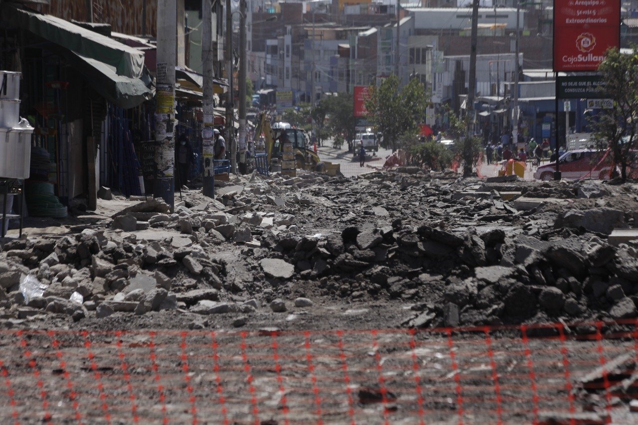 Comerciantes rechazan obras en avenida Vidaurrazaga