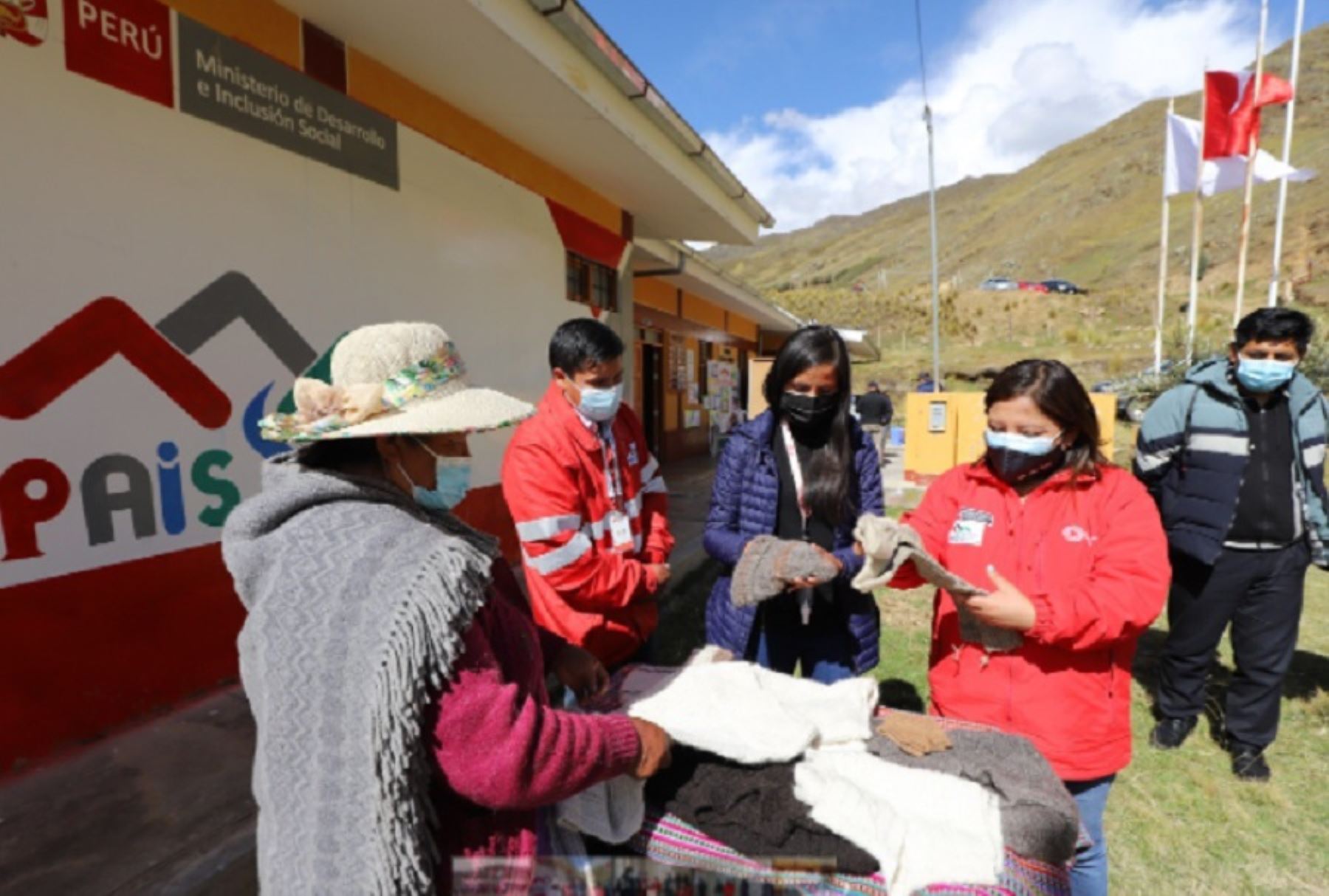 Familias de zonas rurales de Caylloma accederán a servicios