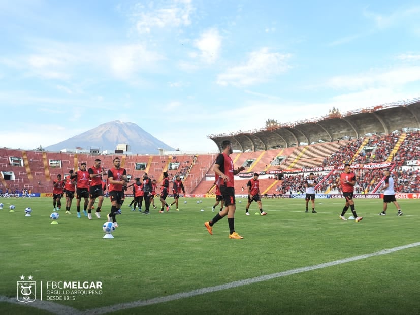 JUGADORES “ROJINEGROS” PIDEN PRESENCIA DE HINCHADA