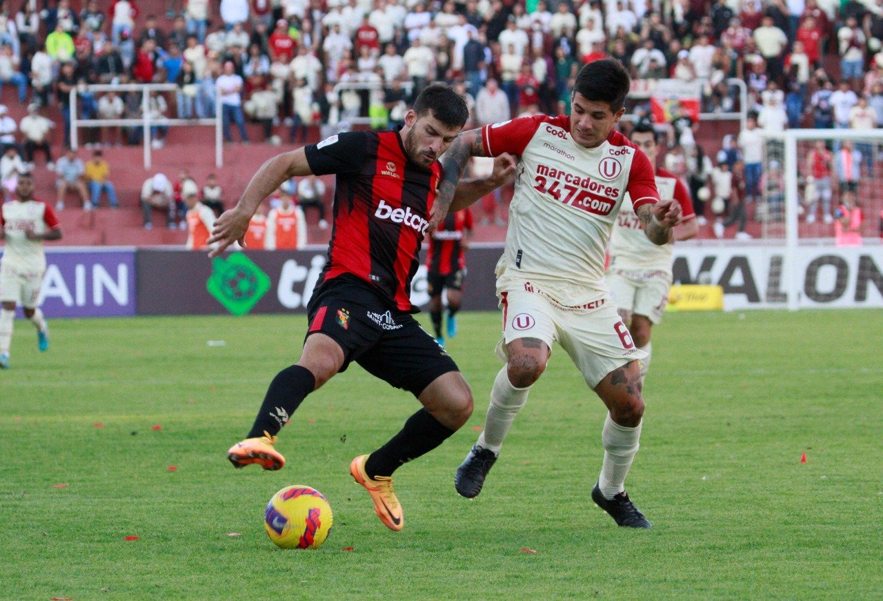 UNIVERSITARIO SE SALVA DE GOLEADA EN AREQUIPA