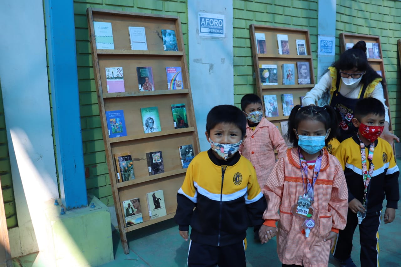 Inauguran biblioteca itinerante en Sachaca para incentivar y promover la lectura