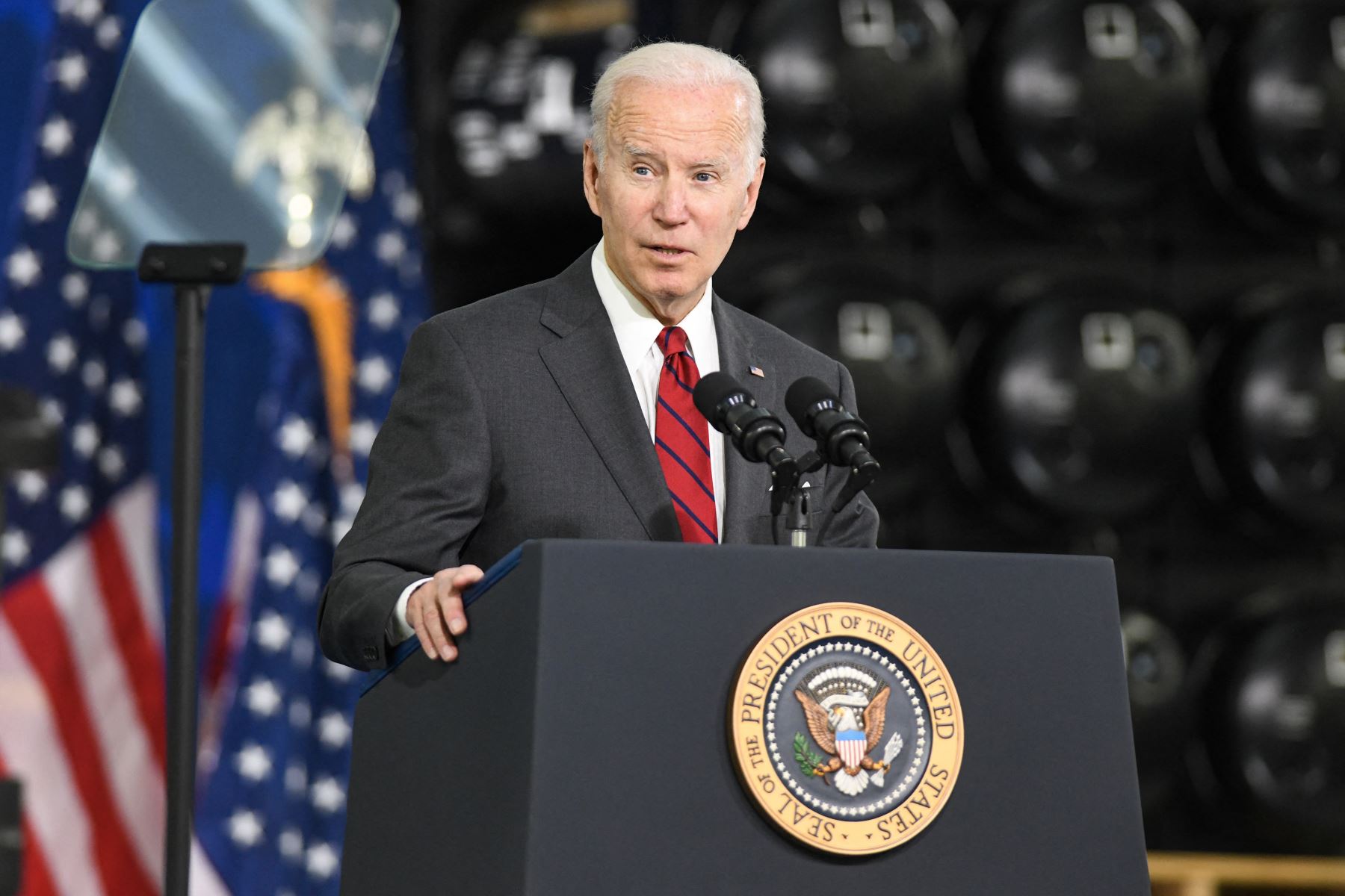 Biden insta a estadounidenses a defender el derecho al aborto