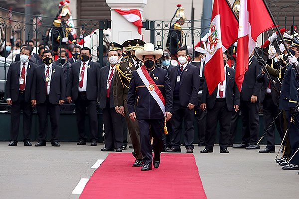 «Gobierno y Congreso mantienen precario y deficiente equilibrio»