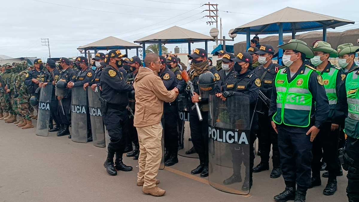 Esperan 100 policías para intervenir en Ático tras declaratoria de emergencia