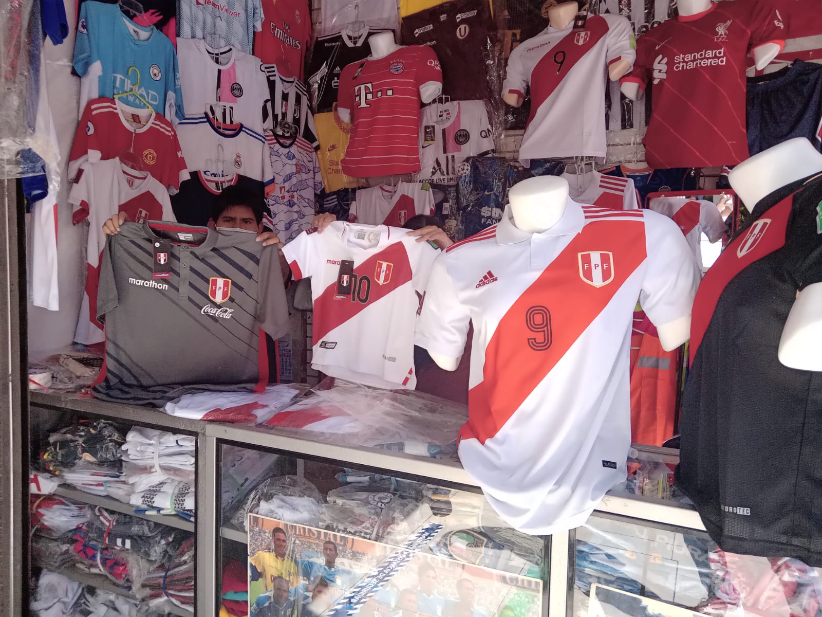 Arequipeños compraron 20 mil camisetas