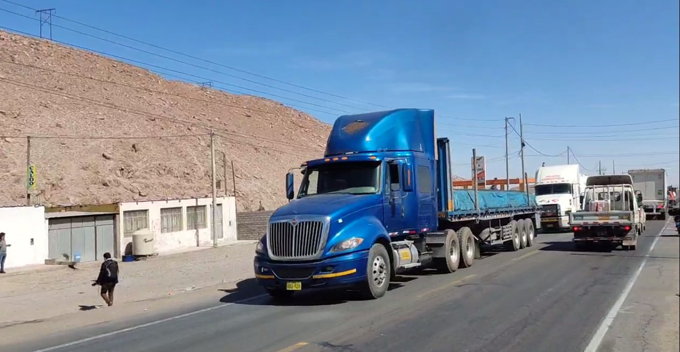 Transportistas de carga pesada bloquearon vía Panamericana