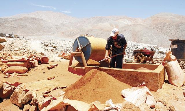 Más de 2 500 mineros siguen laborando en Ático