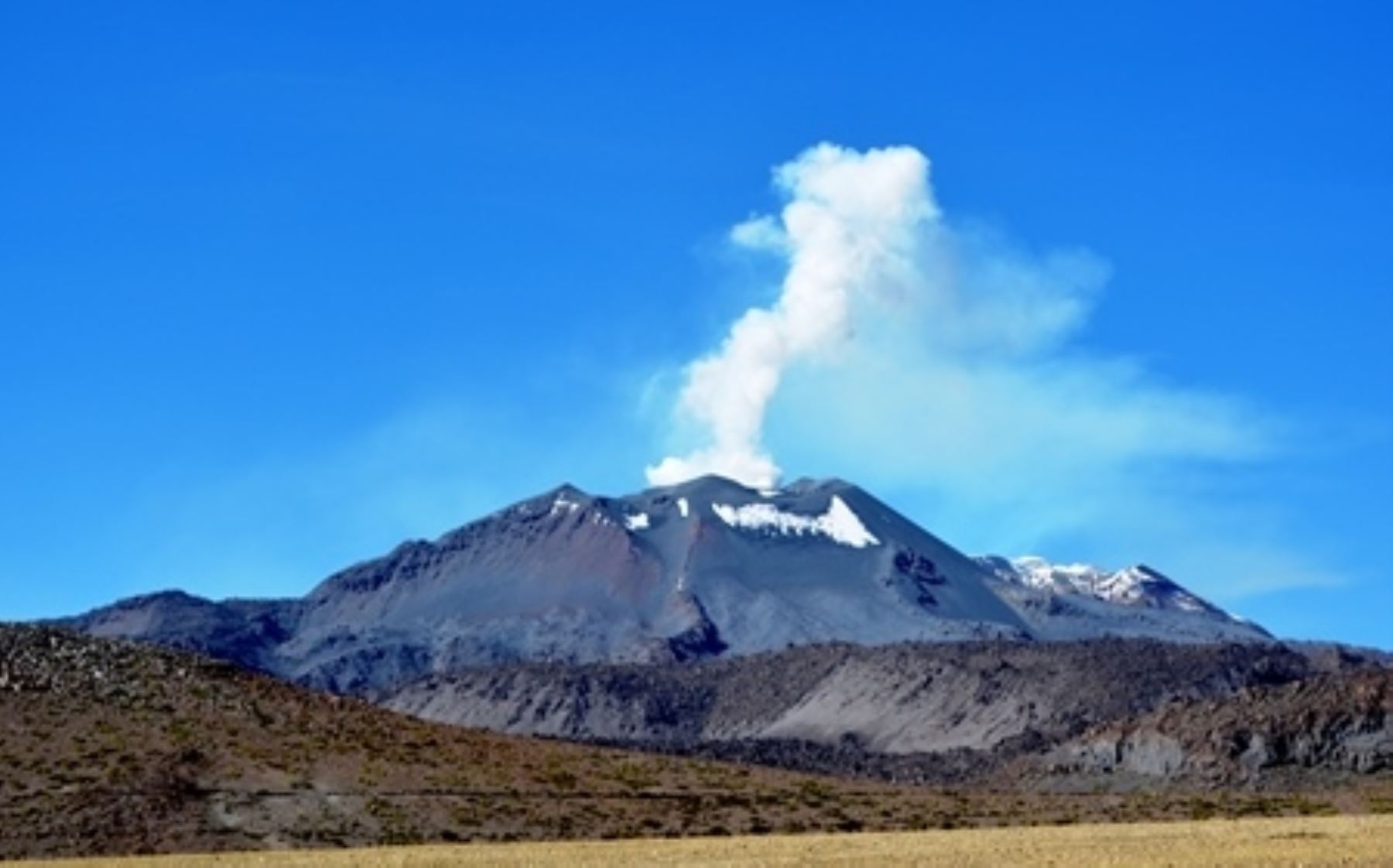 Reportan removilización de cenizas del volcán Sabancya por vientos