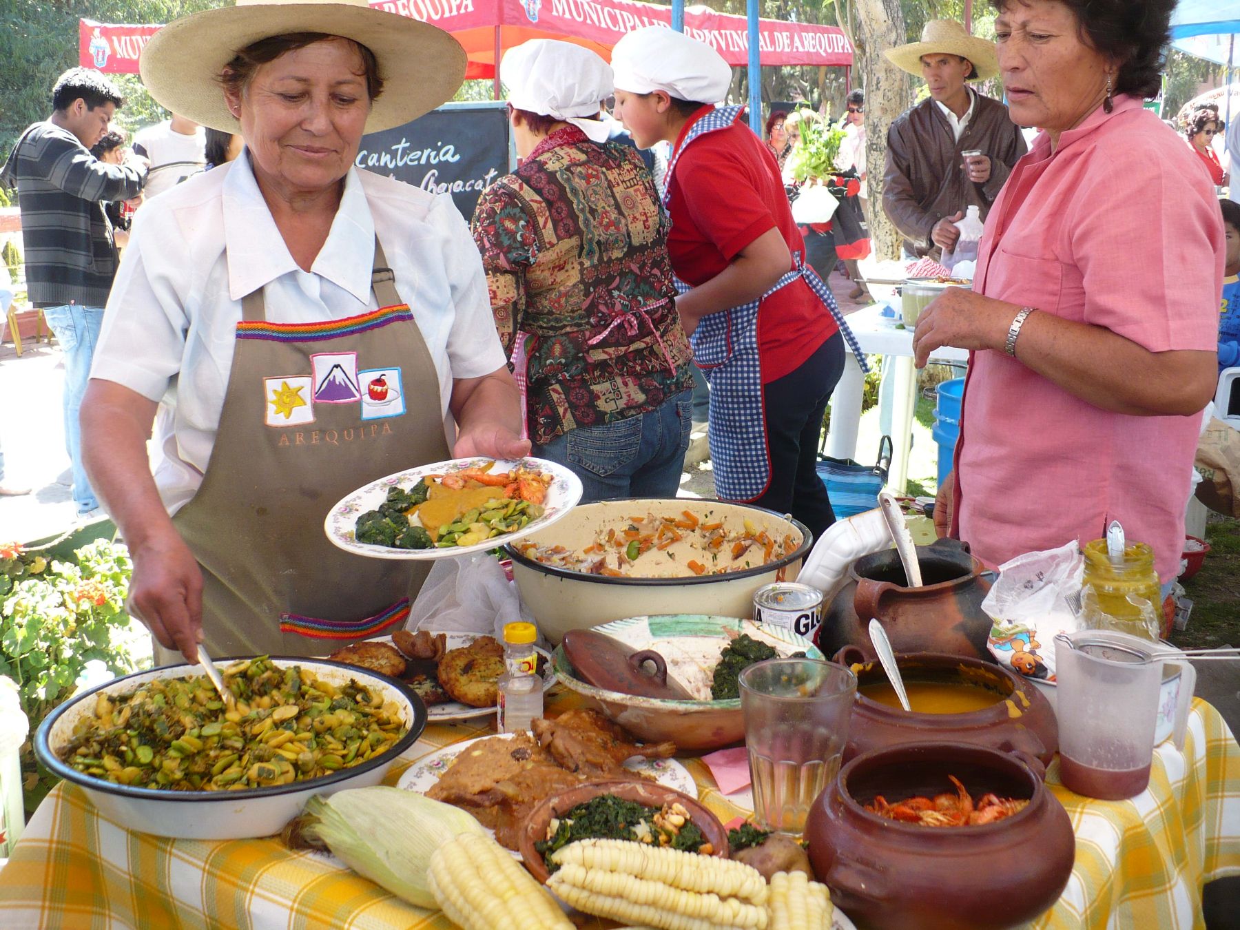 Sabores de tres regiones en festival gastronómico