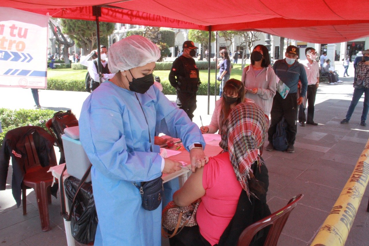 Comando COVID debe combatir la desinformación para mejorar los niveles de vacunación en Arequipa.