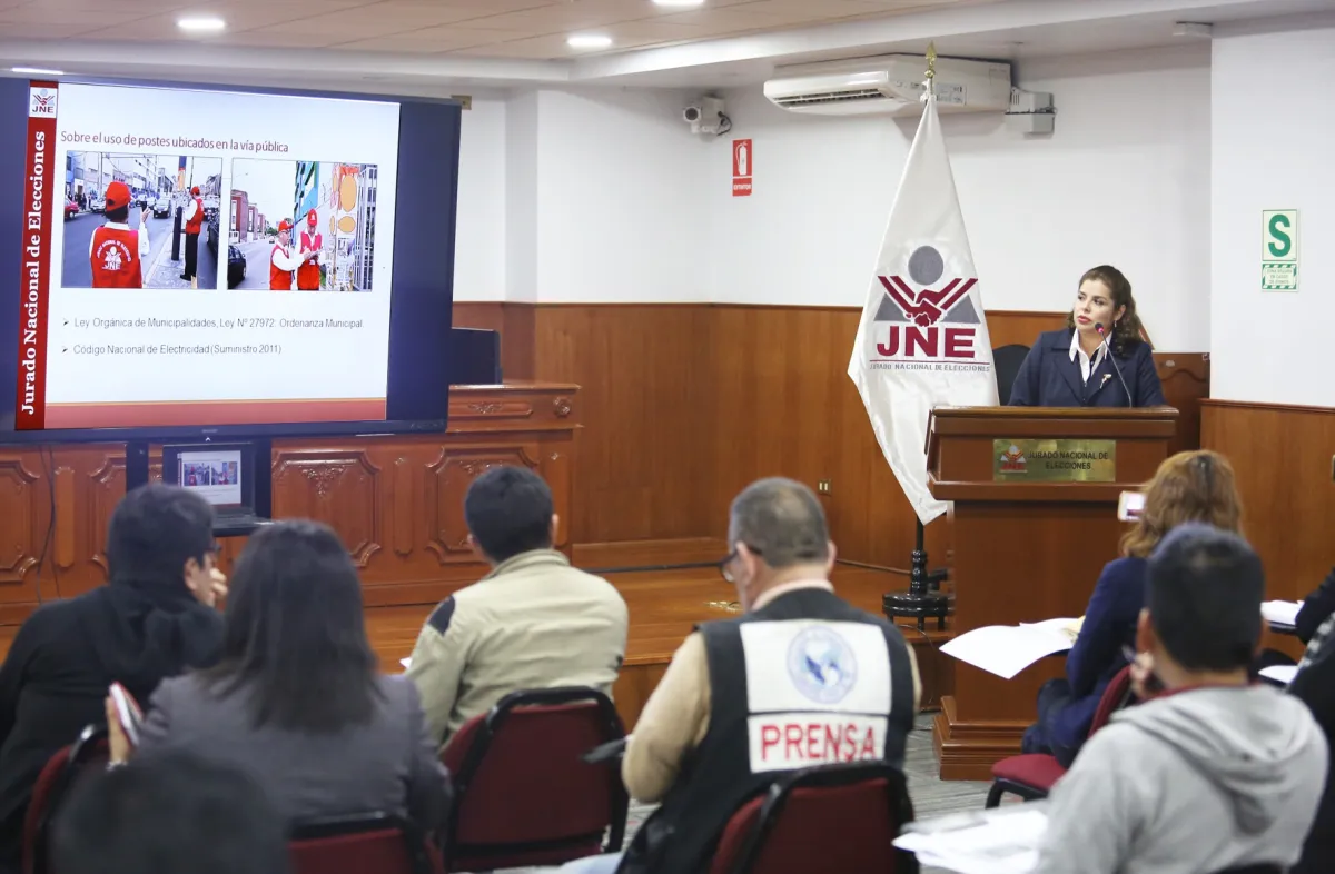 JNE desarrollará programa de formación para jóvenes candidatos