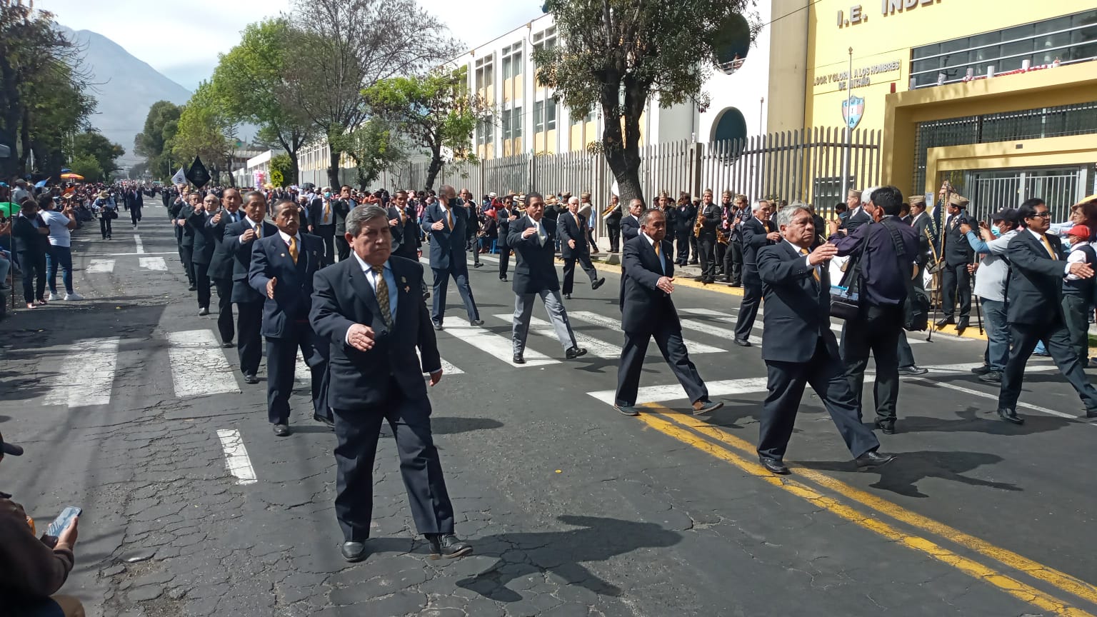 Exalumnos de la “I” realizaron desfile pese a no contar con permisos