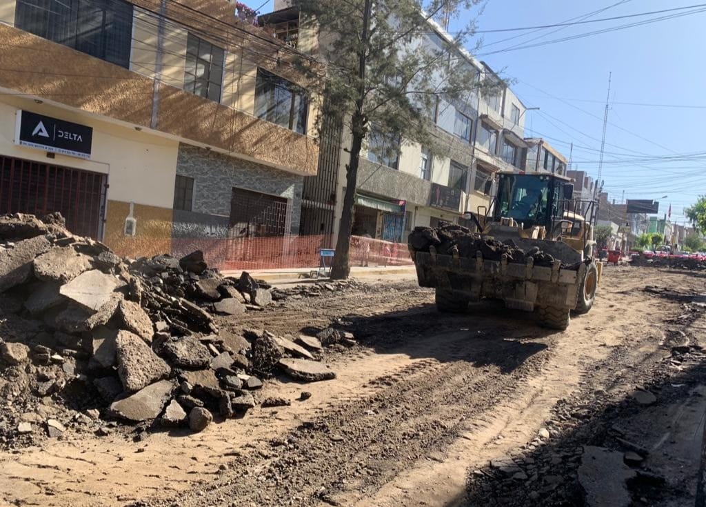 EN INFRAESTRUCTURA VIAL Y COLEGIOS EN MIRAFLORES