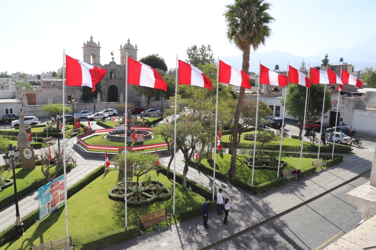 Distrito de Cayma se viste de gala para recibir Fiestas Patrias