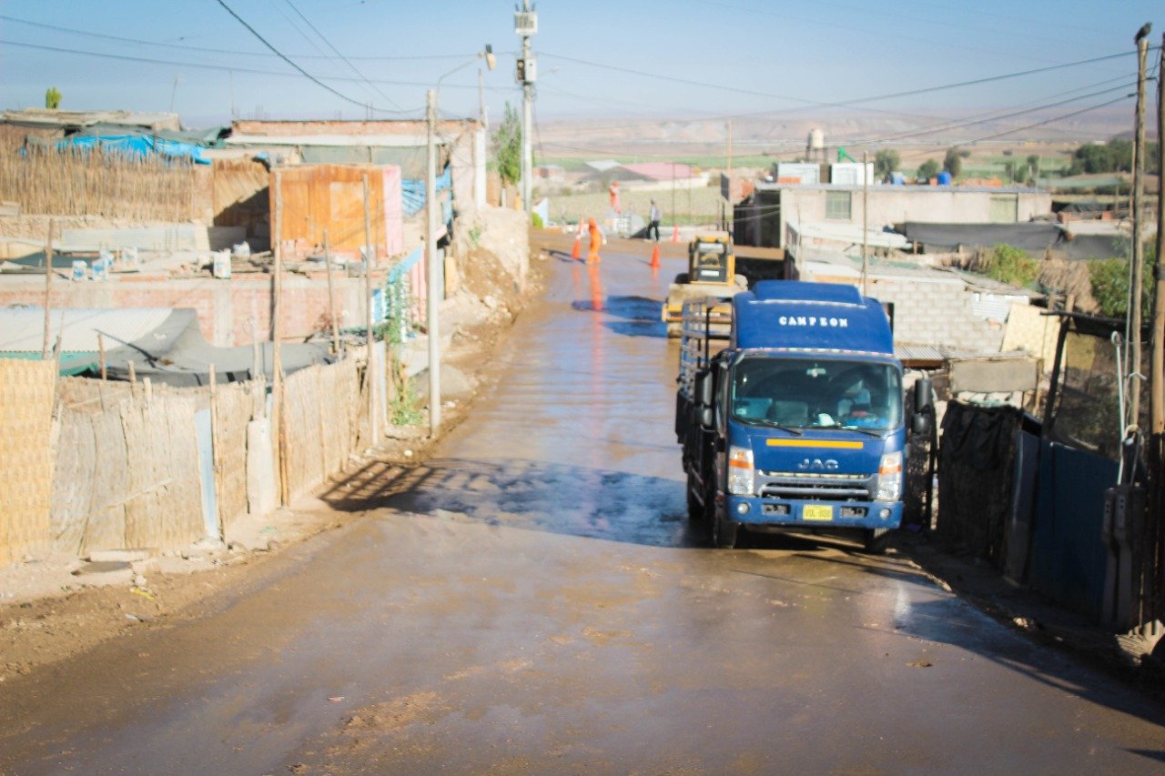 Mejoran transitabilidad vehicular y peatonal