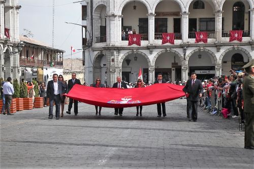 Hoy realizan homenaje a próceres arequipeños y paseo del estandarte