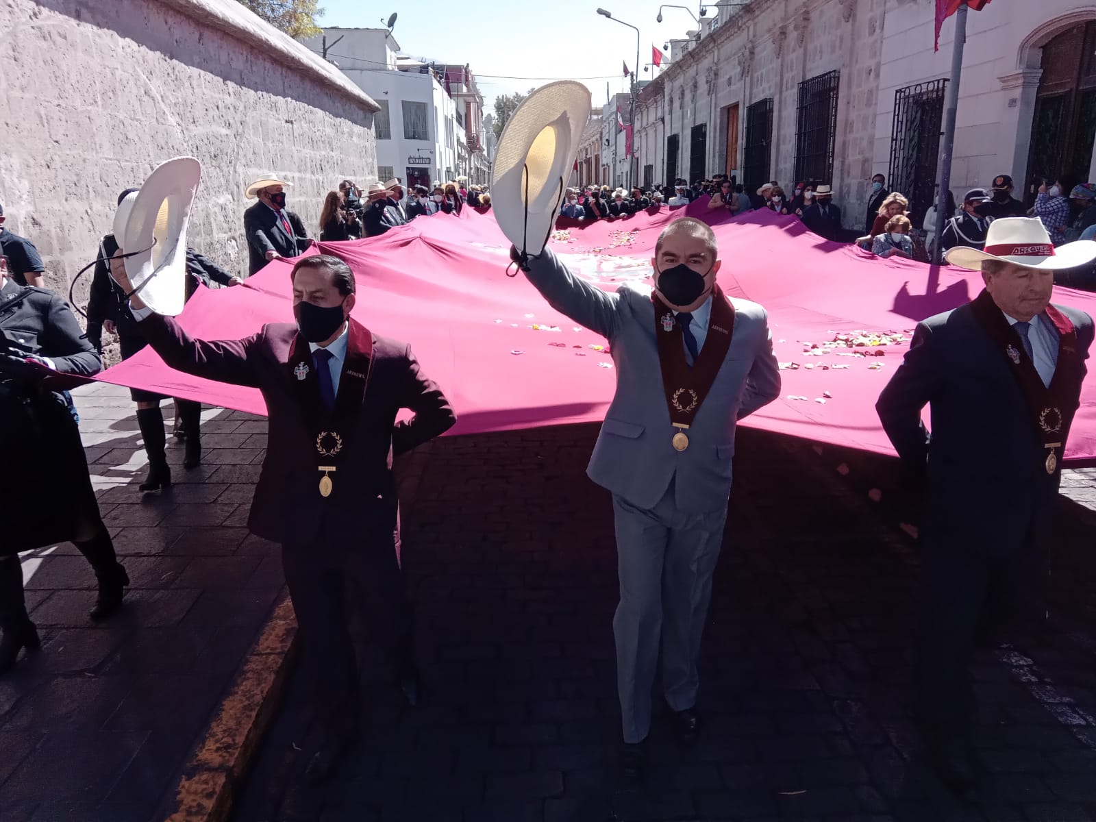 Autoridades participaron del tradicional paseo del Estandarte de Arequipa