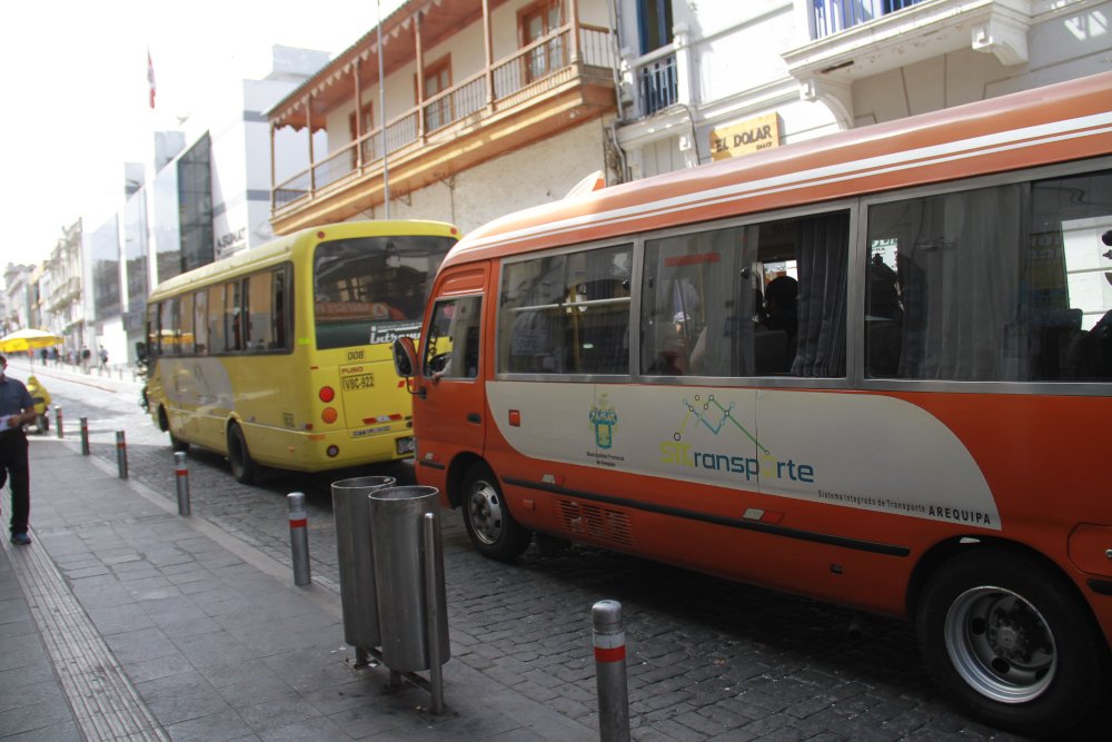 Cuarenta buses del SIT funcionan con papeletas y deudas