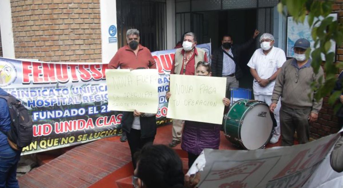 Trabajadores de Salud inician huelga indefinida para protestar en contra gerente