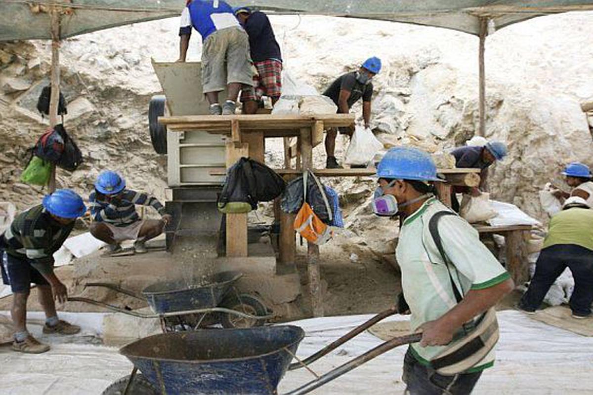 Mineros artesanales hoy visitan Palacio de Gobierno exigiendo derogar decreto