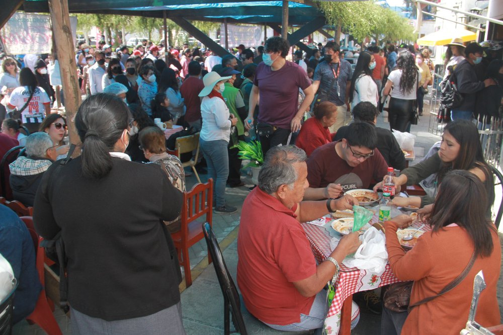 Más de 6 mil acudieron ayer al Festival del Adobo en Cayma